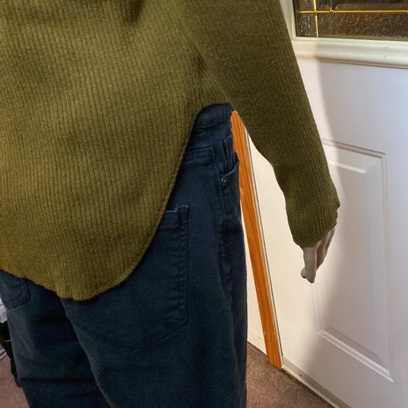 GUC - Express - Low High Ribbed Sweater - Size Small - Picture 8 of 11